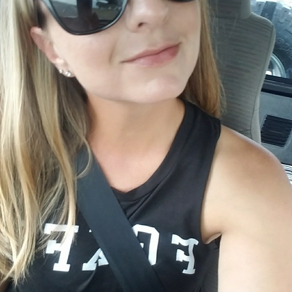 Meet your Posher, Jessica - Picture 3 of 4